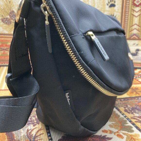 Lululemon All Night Festival Bag 5L (Black/Gold 5L) - Picture 4 of 6